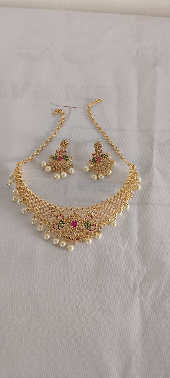 "Stunning Gold-Plated Kundan and Pearl Choker Necklace Set with Earrings"