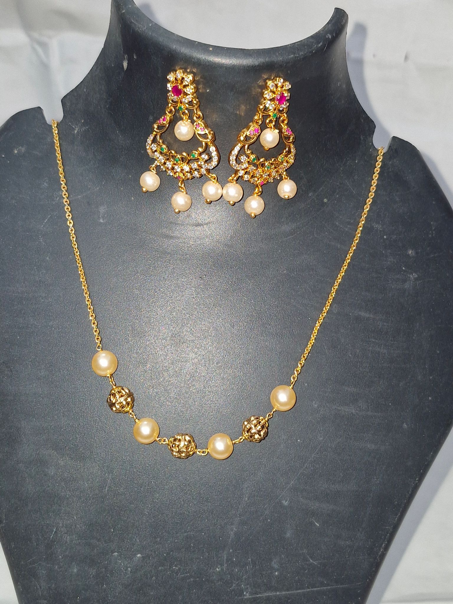 Pearl and Gold Necklace Set with Earrings
