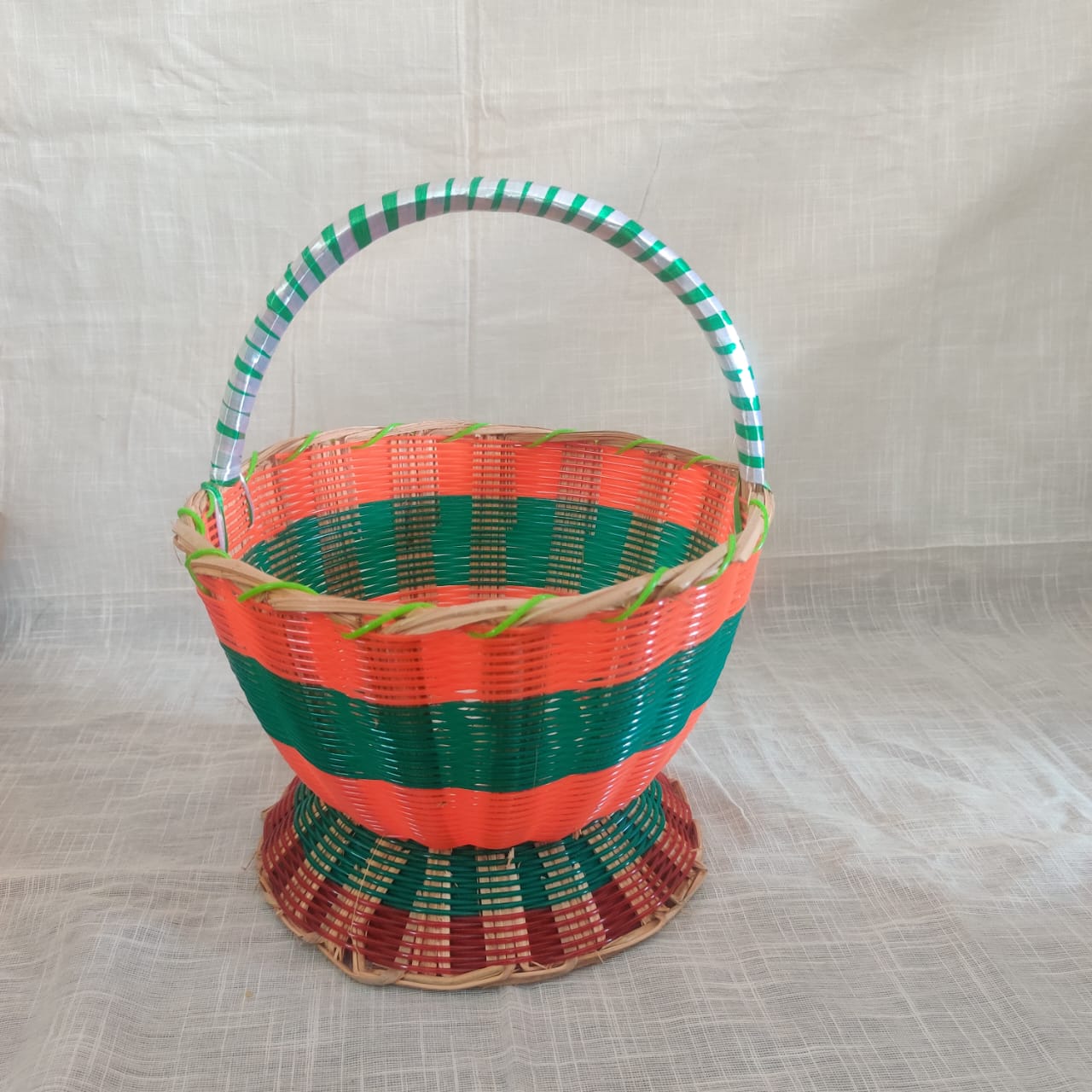 Handwoven Wicker Picnic Basket with Lid and Carrying Handle
