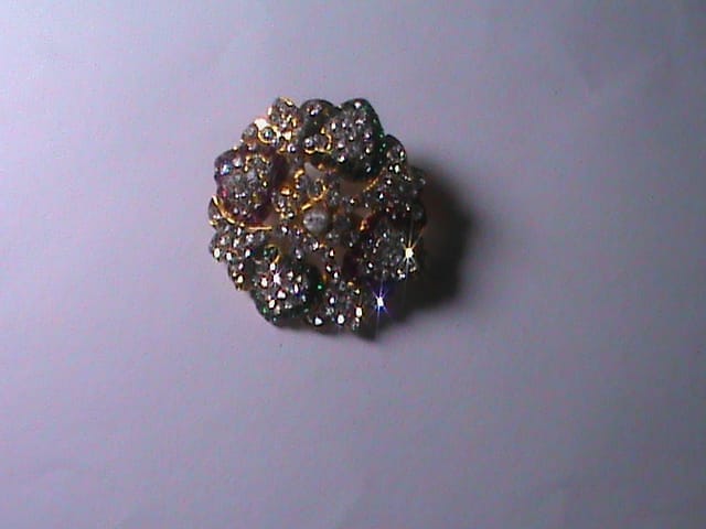 "Stunning Cubic Zirconia Flower Brooch Pin for Women in Gold Plated Alloy"
