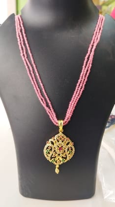 "Stunning Gold Pendant with Pink Beads Necklace"