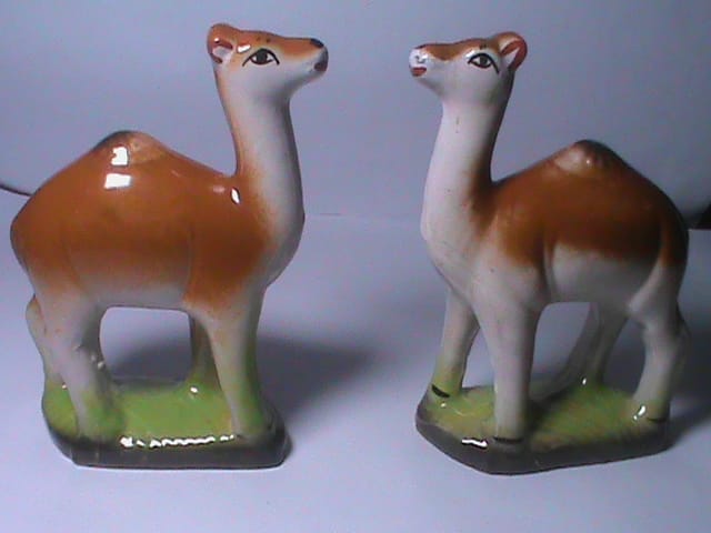 Peengan Vintage Ceramic Camel Figurines - Set of 2