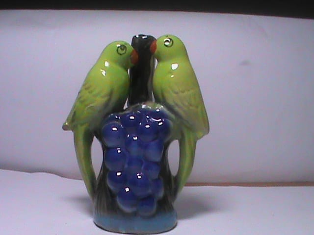 Peengan Lovely Green Parrots on a Bunch of Grapes Ceramic Ornament