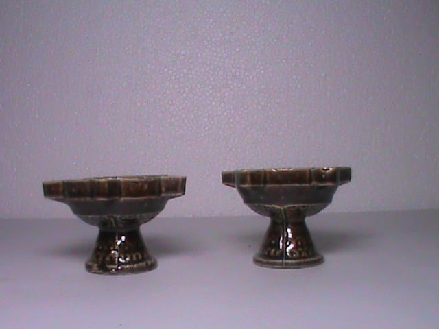 Peengan  Pair of Vintage Brown Ceramic Pedestal Bowls