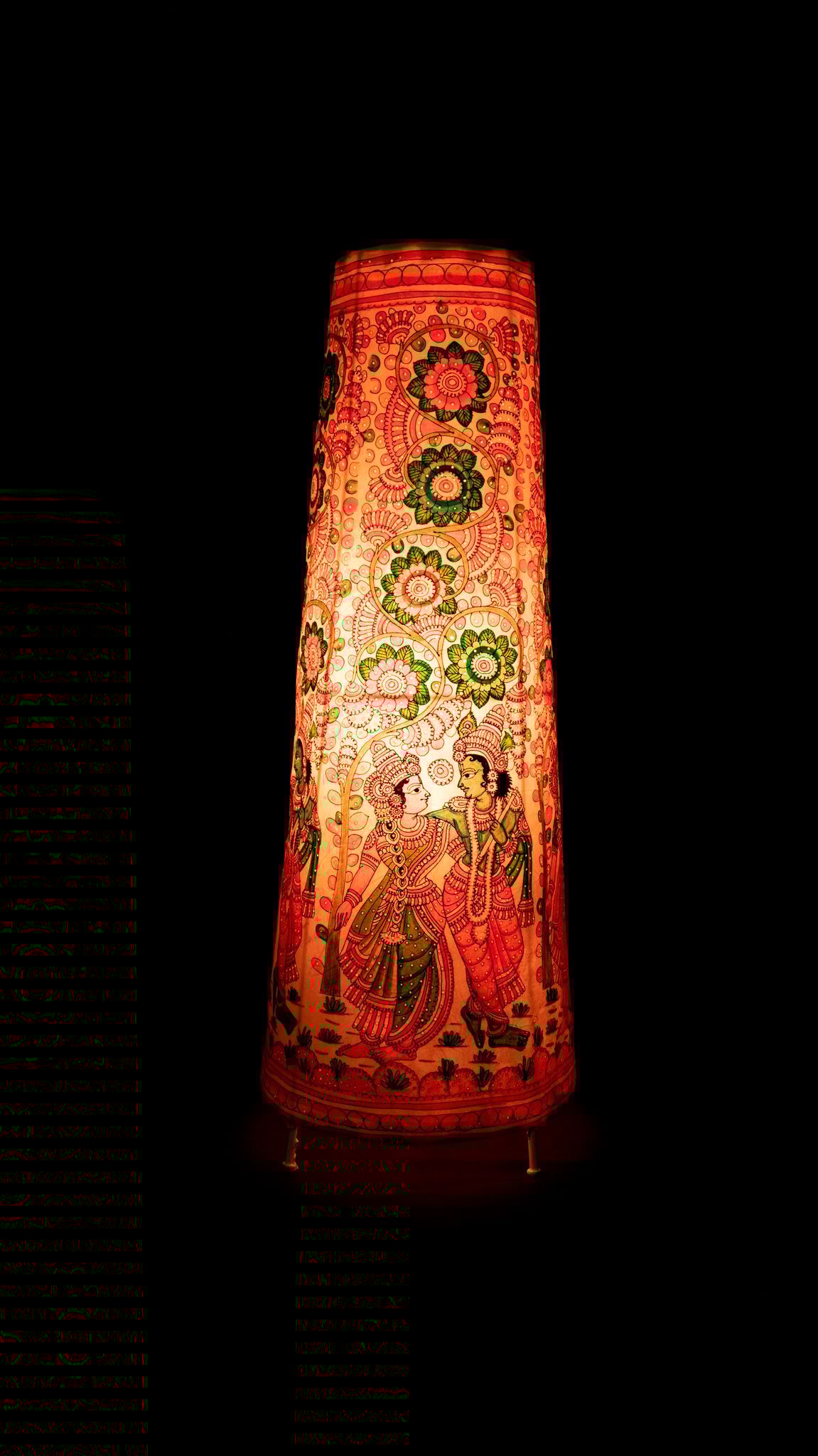 "Exquisite Hand-Painted Paper Maché Table Lamp with Traditional Indian Motif"