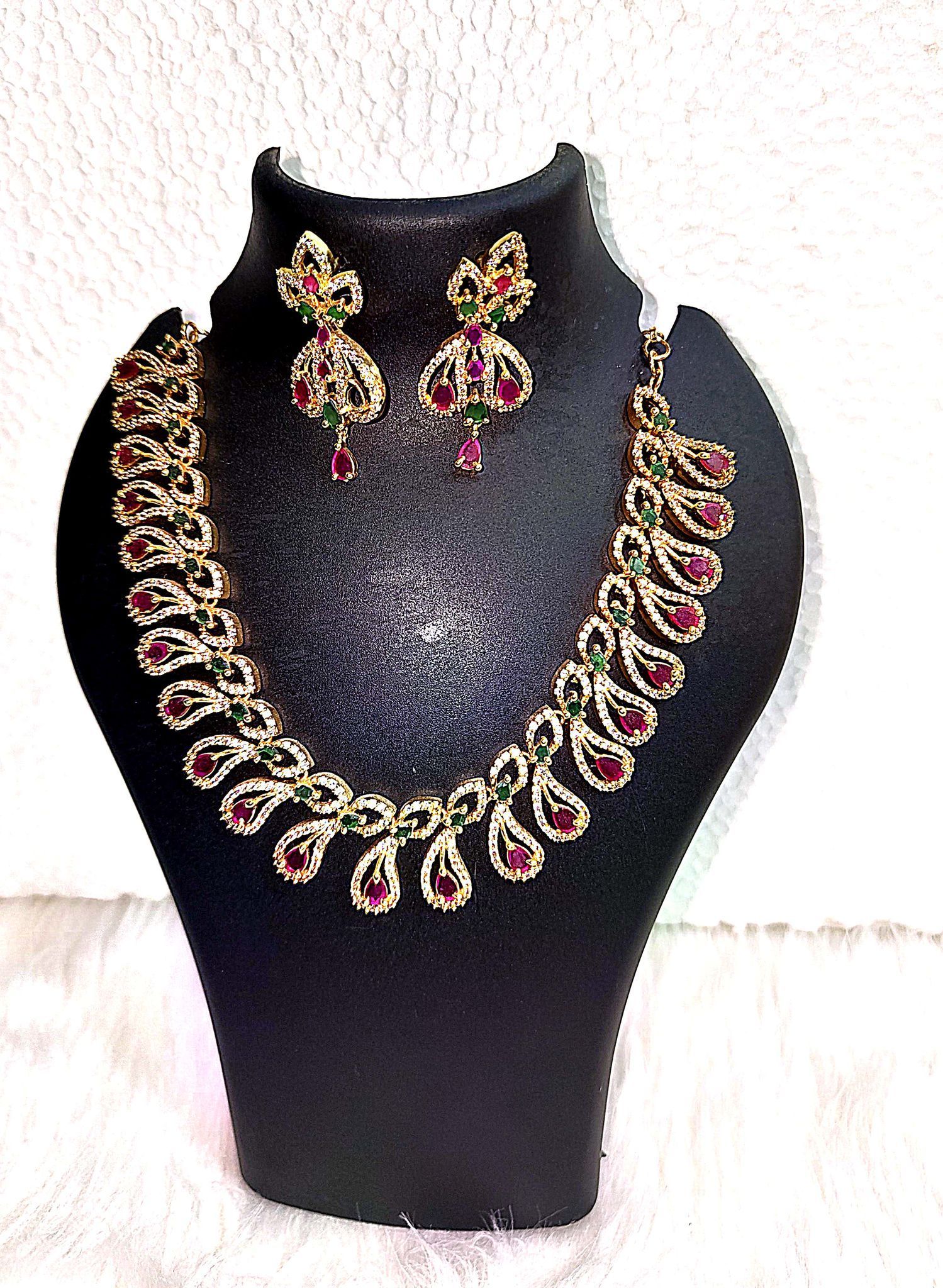Stunning Gold-Plated Kundan and Pearl Necklace Set with Earrings