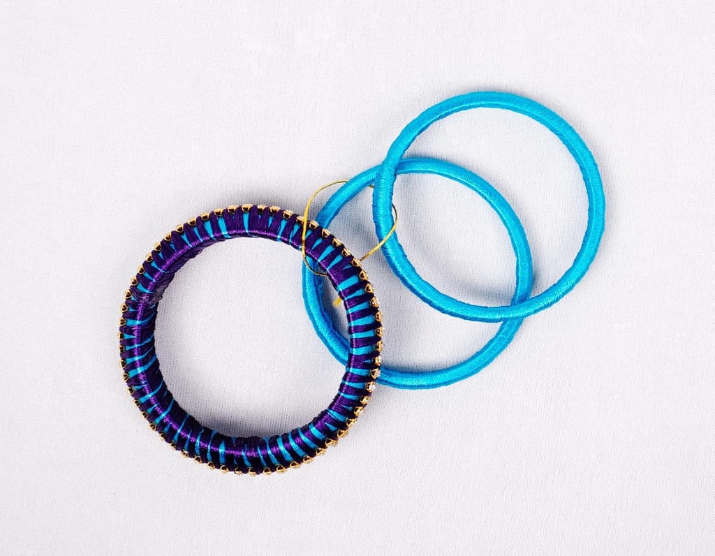 Thread bangles set