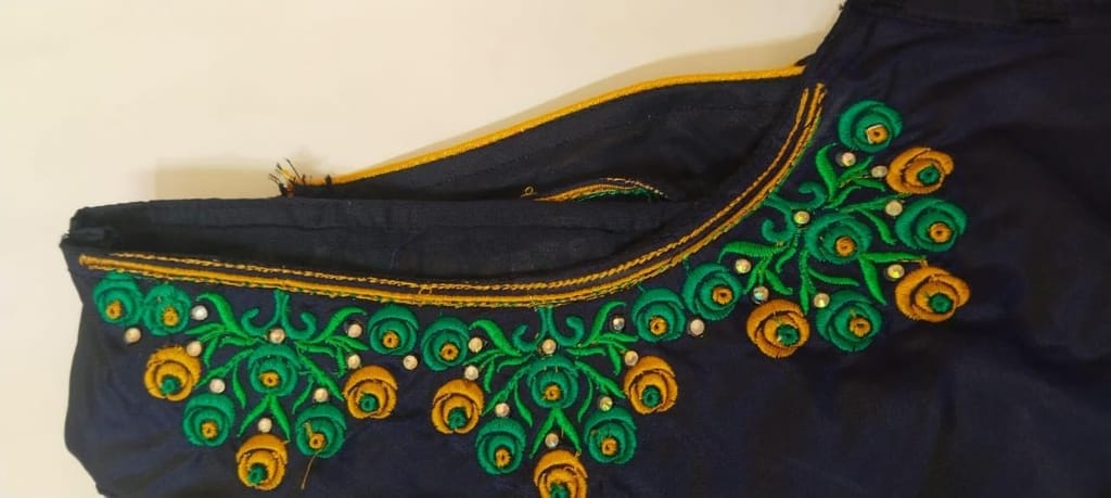 COMPUTER embroidery blouse