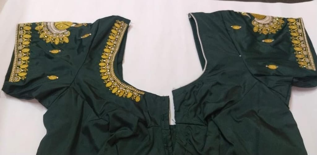 COMPUTER embroidery blouse