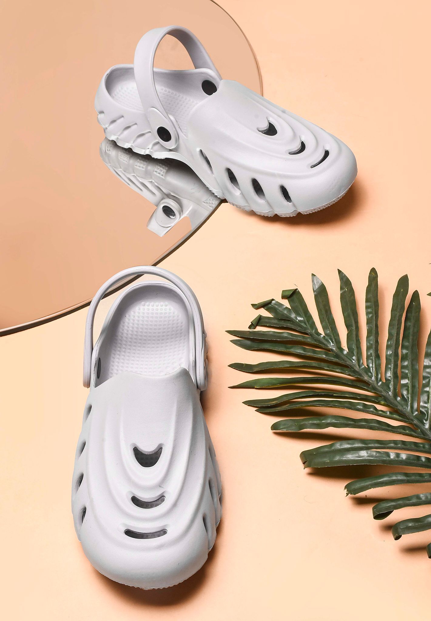 Bersache Extra Soft Classic Casual with Back Strap Regular wear with Ultra Soft & Flexibility Technology Clog for Men's