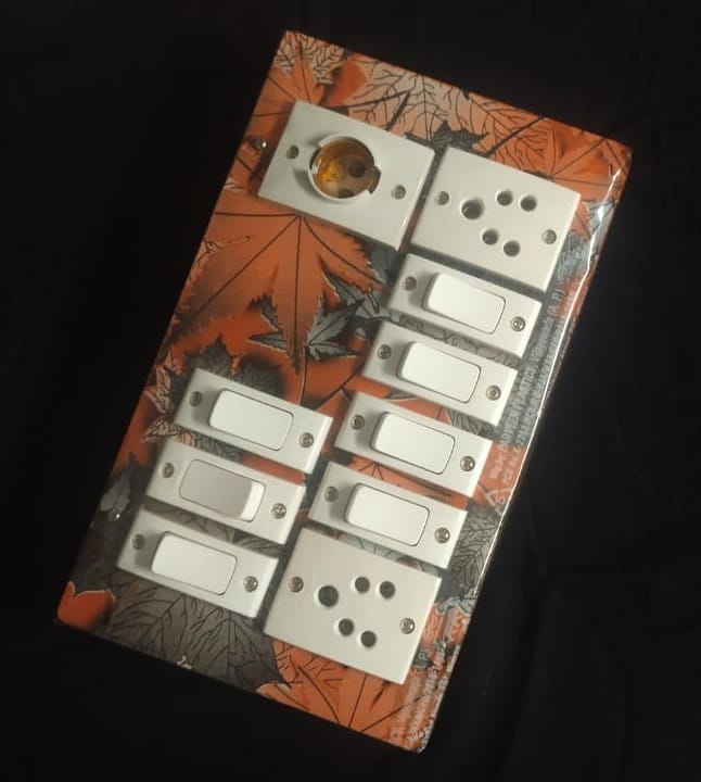 White 7 Switch 2 2in1 Socket Extension Board with 1 Bulb Holder