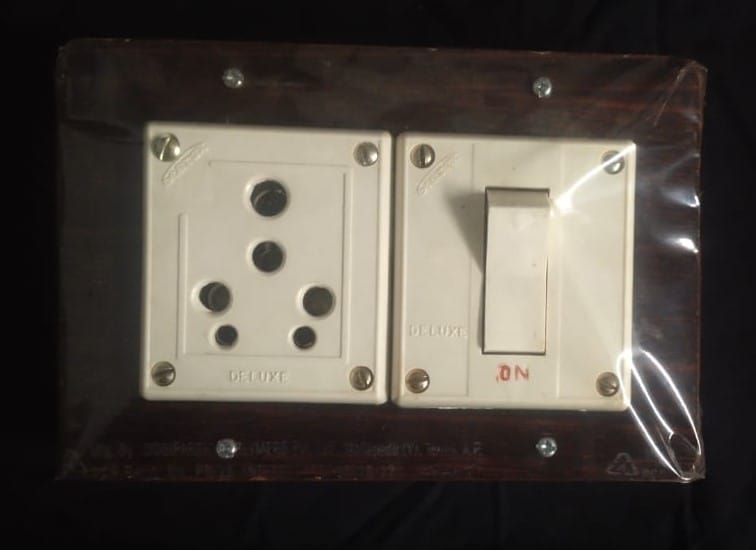 "16Amps Electrical Outlet and Switch Combo"