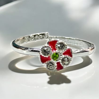 Silver Flower Toe Ring with Green Center Stone and Cubic Zirconia Accents Silver Flower Toe Ring with Green Center Stone and Cubic Zirconia Accents
