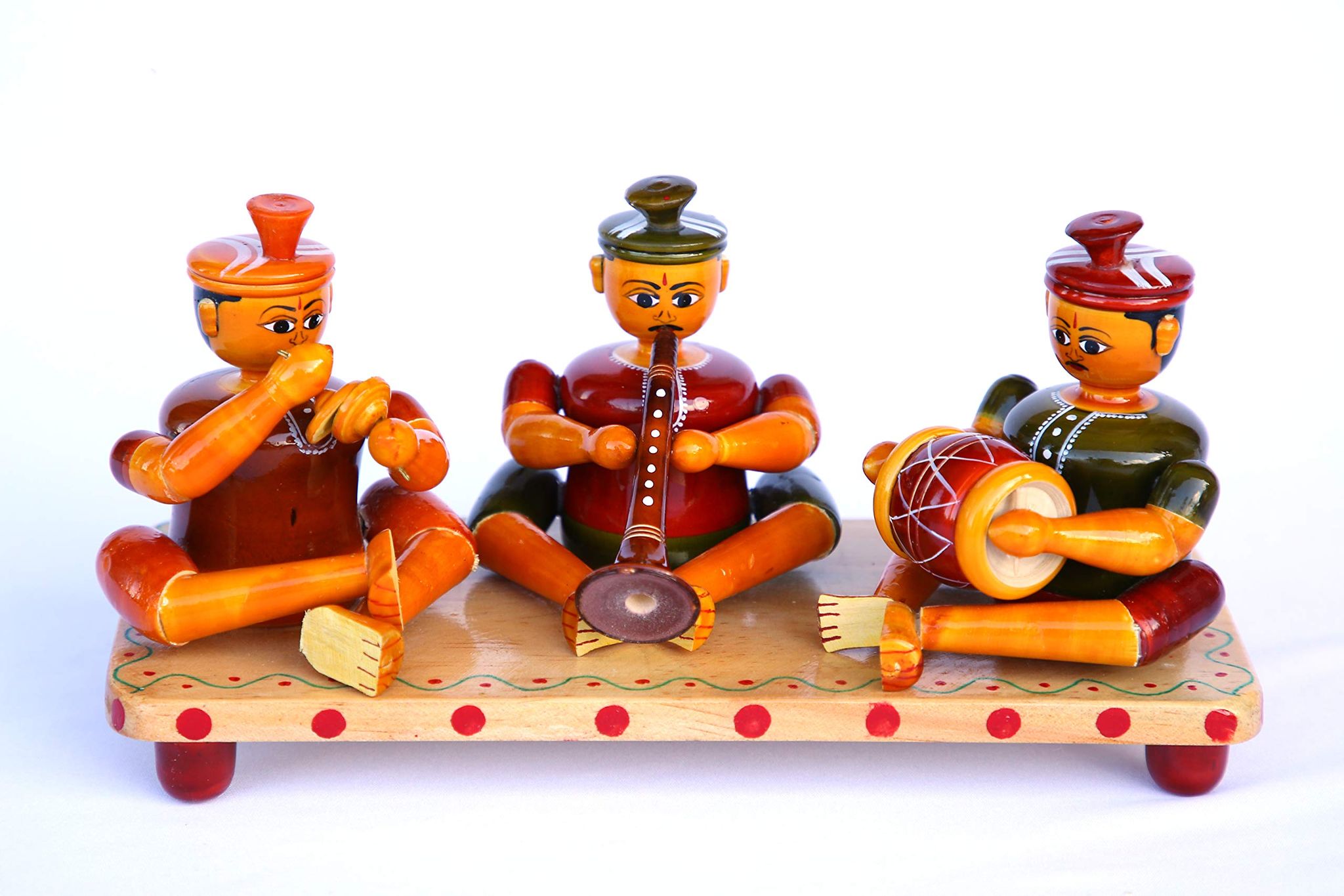 Lepakshi Handicrafts Wooden Etikoppaka 3 Dolls Sannai Set