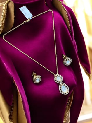  Gold-Plated Kundan and Pearl Necklace Set with Earrings for Women