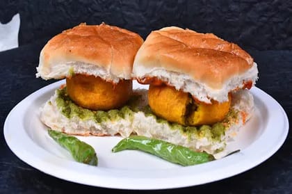 Vada Pav With Amul Butter