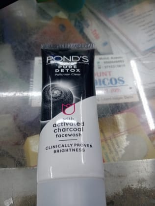 Pond's Pure Detox Pollution clear With Activated Charcoal Face wash 