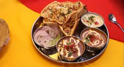 Aloo Pyaaz Chur Chur Naan Thali