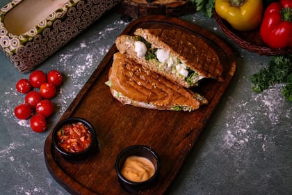 Veg caprese sandwich in multi-grain
