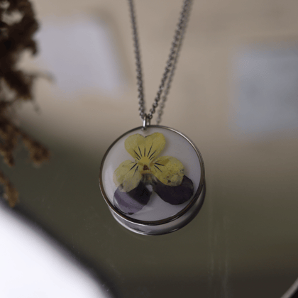 Nature's Elegance Follows You-Necklace / Silver