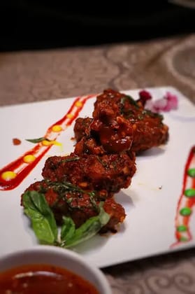 Buffalo Chicken Wings With Spicy BBQ Sauce
