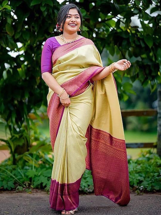 Woven Design Zari Silk Blend Banarasi Saree