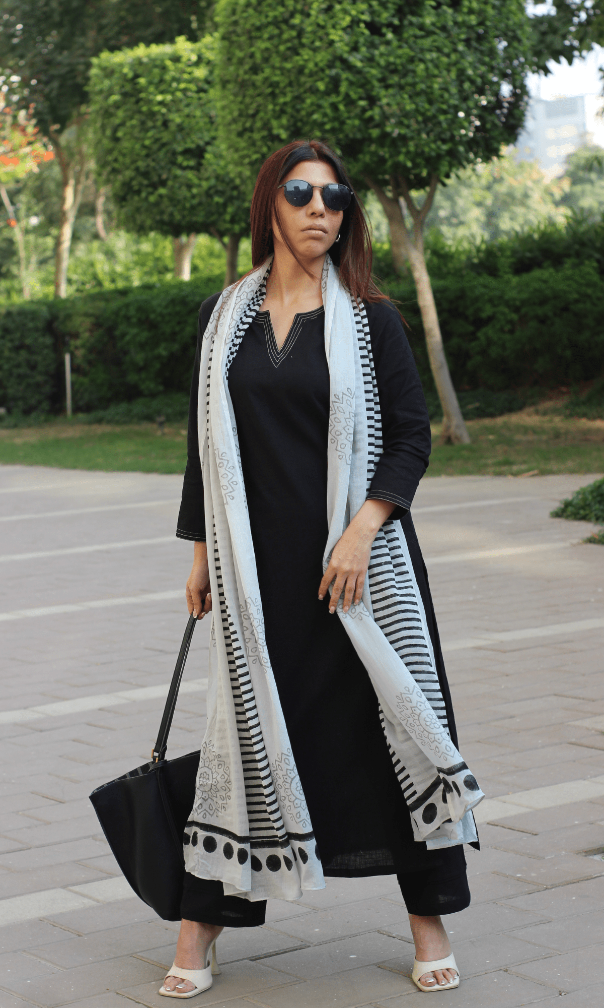 Cotton Slub Black & White Suit with Mul Line-wave Dupatta-XXS