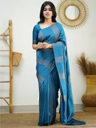 Woven Design Silk Blend Banarasi Saree