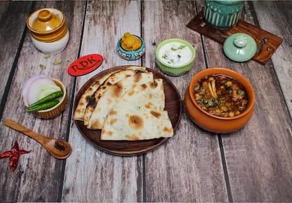 Amritsari Kulcha With Channa