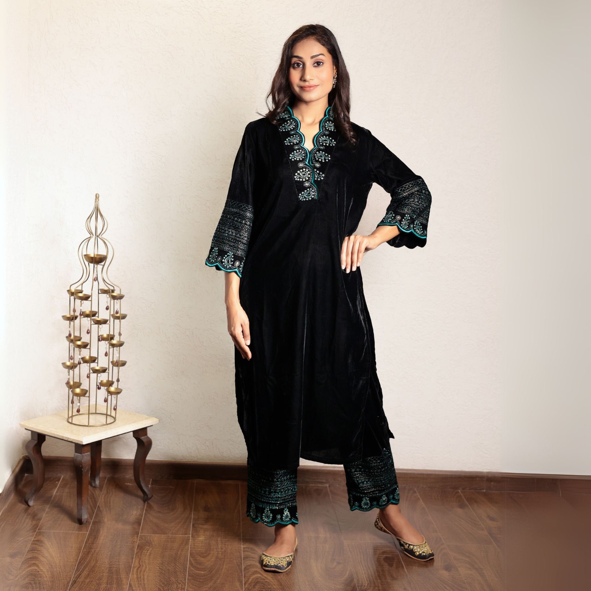 Black embroidered velvet set with pants-XS