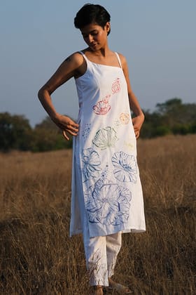 Okhai 'Wildflower' Hand Embroidered Kurta Pant Set-XXS