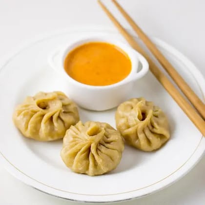 Soya Wheat Steamed Momos [8 Pieces]
