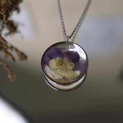 Nature's Elegance Follows You (Transparent)-Necklace / Silver