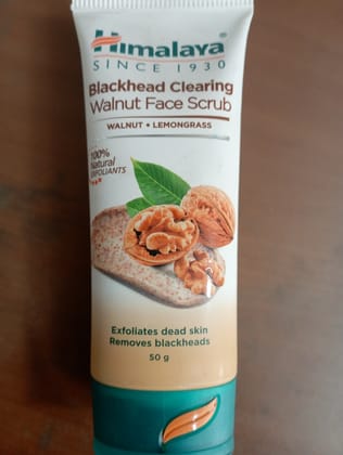 Himalaya blackhead clearing walnut face scrub 