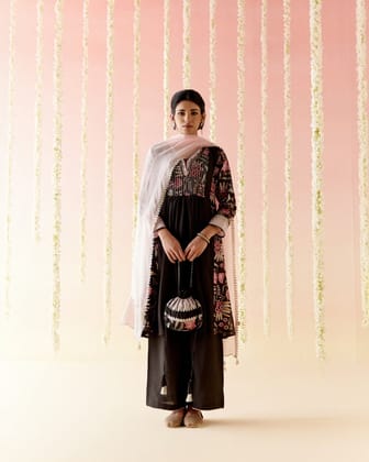 Tulip Pink Dupatta-Free Size / Pink