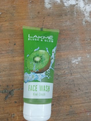 Lakme Blush & glow Face wash Kiwi crush 