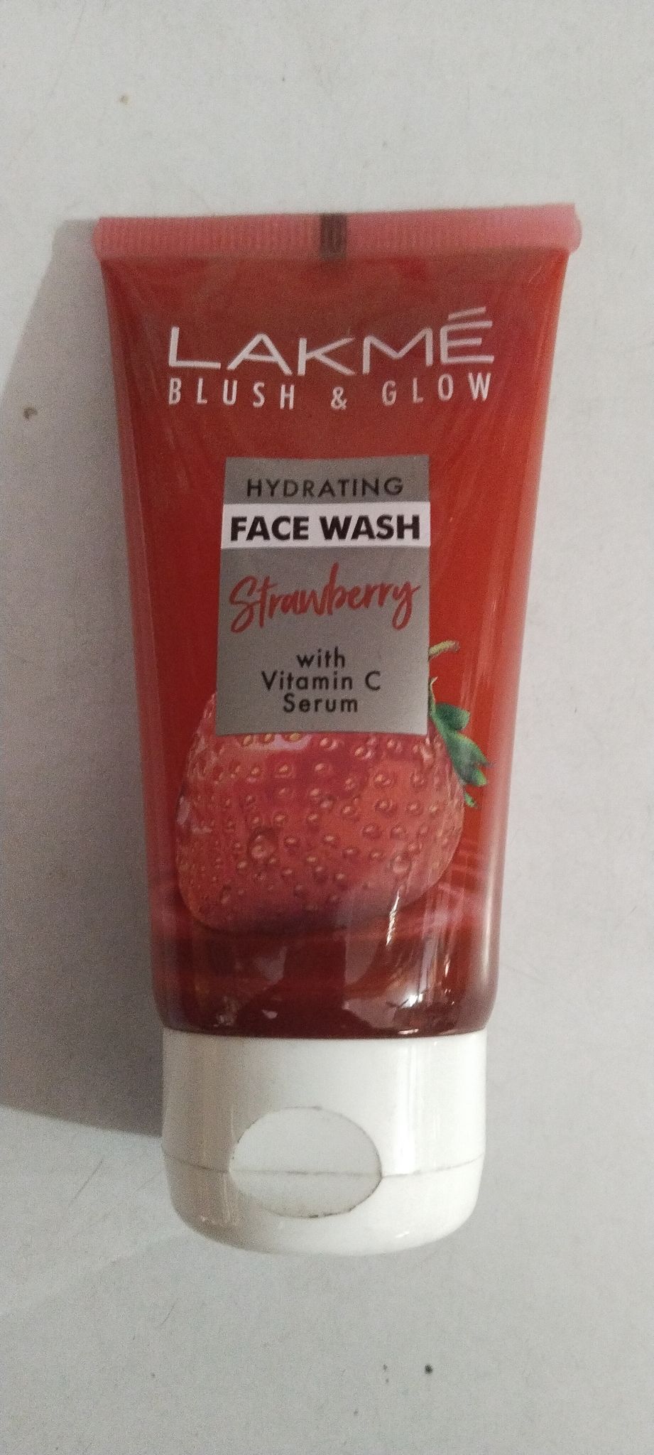 Lakme Blush & glow Hydrating Face wash With Strawberry 