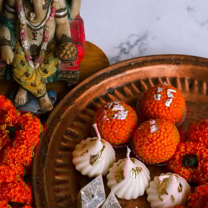 Sweet Candles (Sandalwood)-Pack of 6 Laddoo + Modak