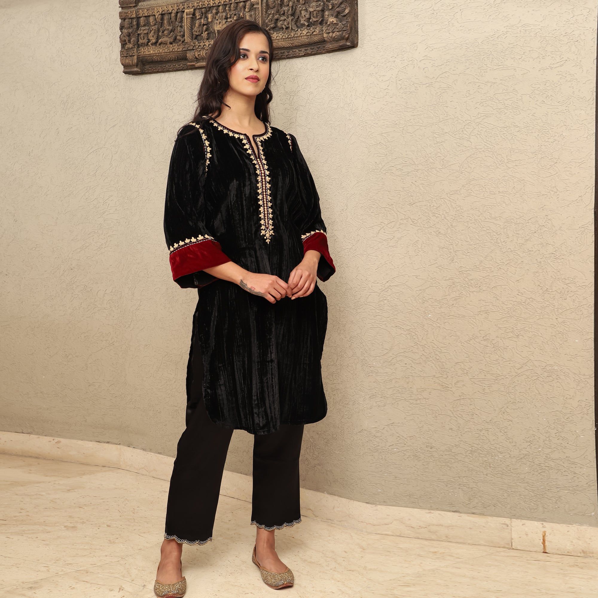 Black Crushed Velvet Embroidered Kurta-XS
