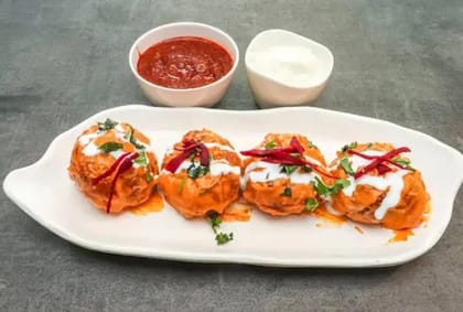 Veg Gravy Momos [8 Pieces]