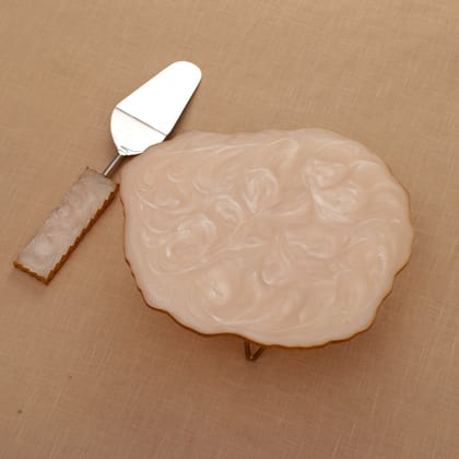 The Harp Shell Cake Stand