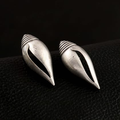 Shankh Oxidised Stud Earring | Sarichka