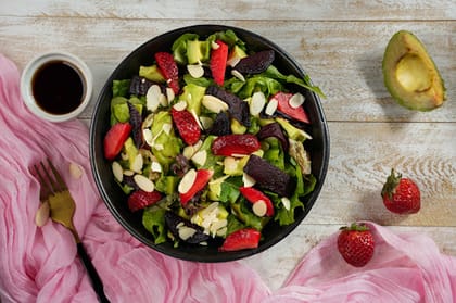Strawberry & Roasted Beetroot Salad __ Regular,Mix Lettuce,Fresh Strawberry,Roasted Beetroot,Almond Flakes,Honey Lemon Dressing