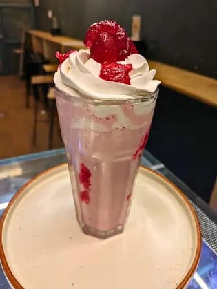 Strawberry Milkshake [300 Ml]