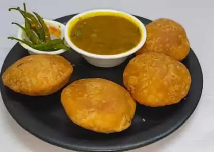 Kachori With Aloo Sabzi [2 Pieces]