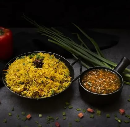 Veg Singapore Triple Rice With Gravy