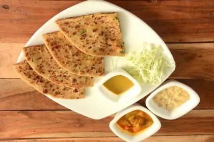 2 Paneer Pyaaj Paratha