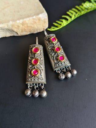 Oxidised Dual-Tone Kundan Hook Earrings: Stunning Party Style | Sarichka-Red