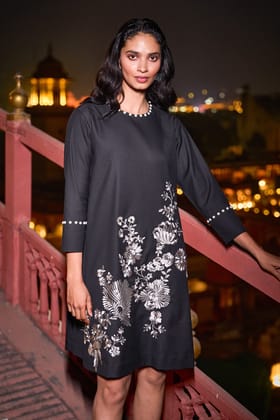 THREAD & PEARL EMBROIDERED DRESS-XXL / Black