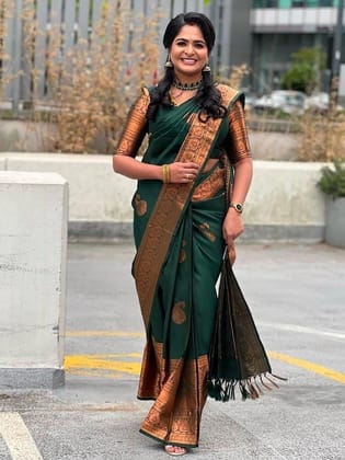 Woven Design Zari Silk Blend Banarasi Saree